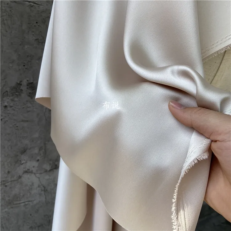 Ацетатная атласная ткань цвета шампанского и бежевого гладкая блестящая для