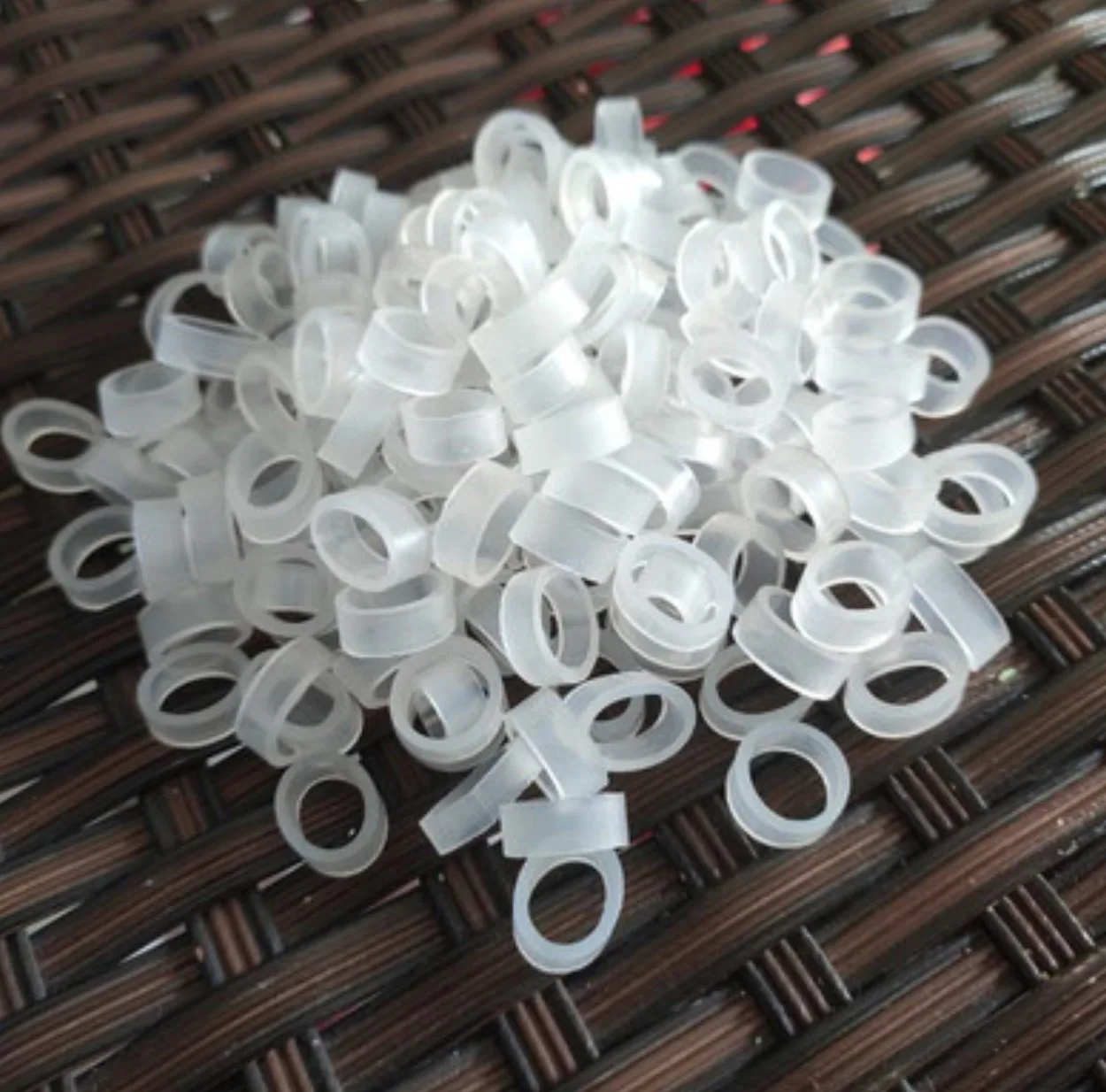 

250 шт. диаметр: 10 мм ширина: 3 мм Толщина: 1,2 мм прозрачное резиновое кольцо для обвязки проводов эластичный круг