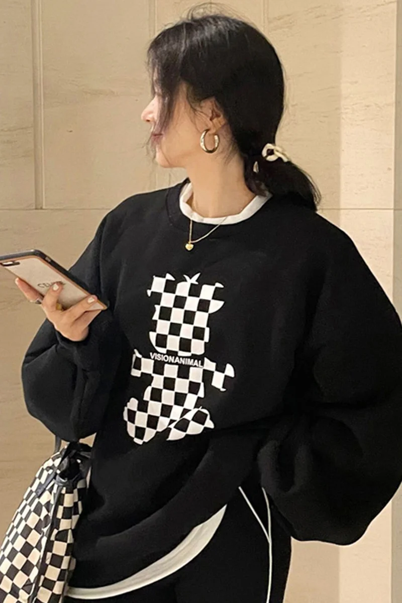 Женский утепленный свитер с круглым вырезом черно-белый плюшевый Свободный Топ в