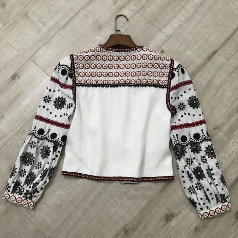 TWOTWINSTYLE Embroidery Vintage Women's Jacket O Neck Open Stitch Beading Patchwork Short Coat Female Fashion Autumn