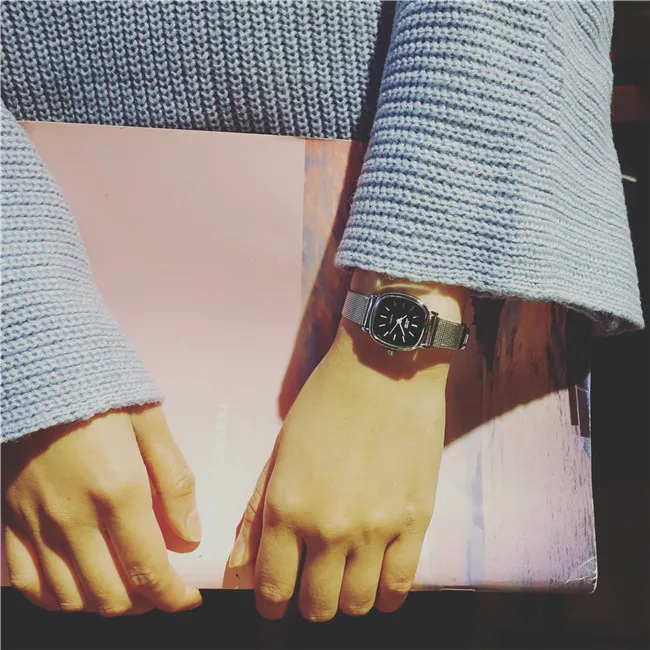 

Fashion Brand Elegance Retro Simple Trendy Casual Couple Women Student Korean Style Dress Watch Silver