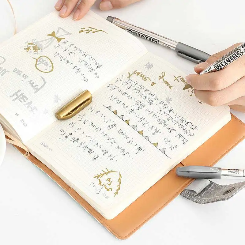 

8Pcs/set Metal Fabric Markers Pens Permanent Paint DIY Metalic Marker Pens Sharpie Gold Silver Color Craftwork Pen Art Supplies
