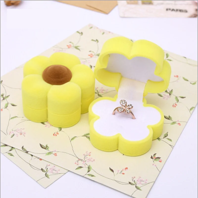 

Plum Blossom Cartoon Ring Box Flocking Cartoon Necklace Storage Box Proposal Ring Jewelry Storage Box