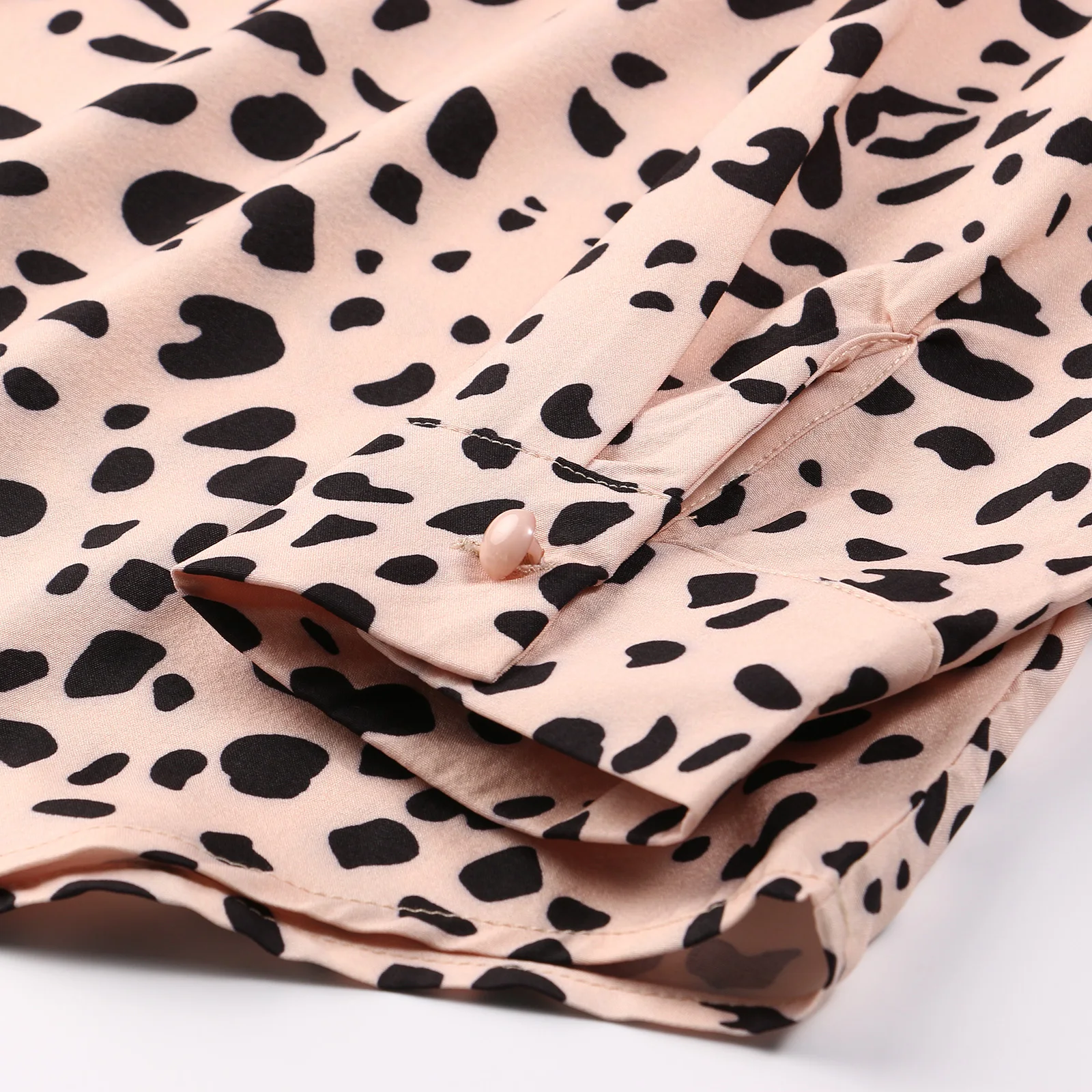 

2021 New Women Chiffon Dots Print V-Neck Ruffle Trim Blouse Ladies Casual Long Sleeve Top Shirt Loose Female Blusas Plus Size