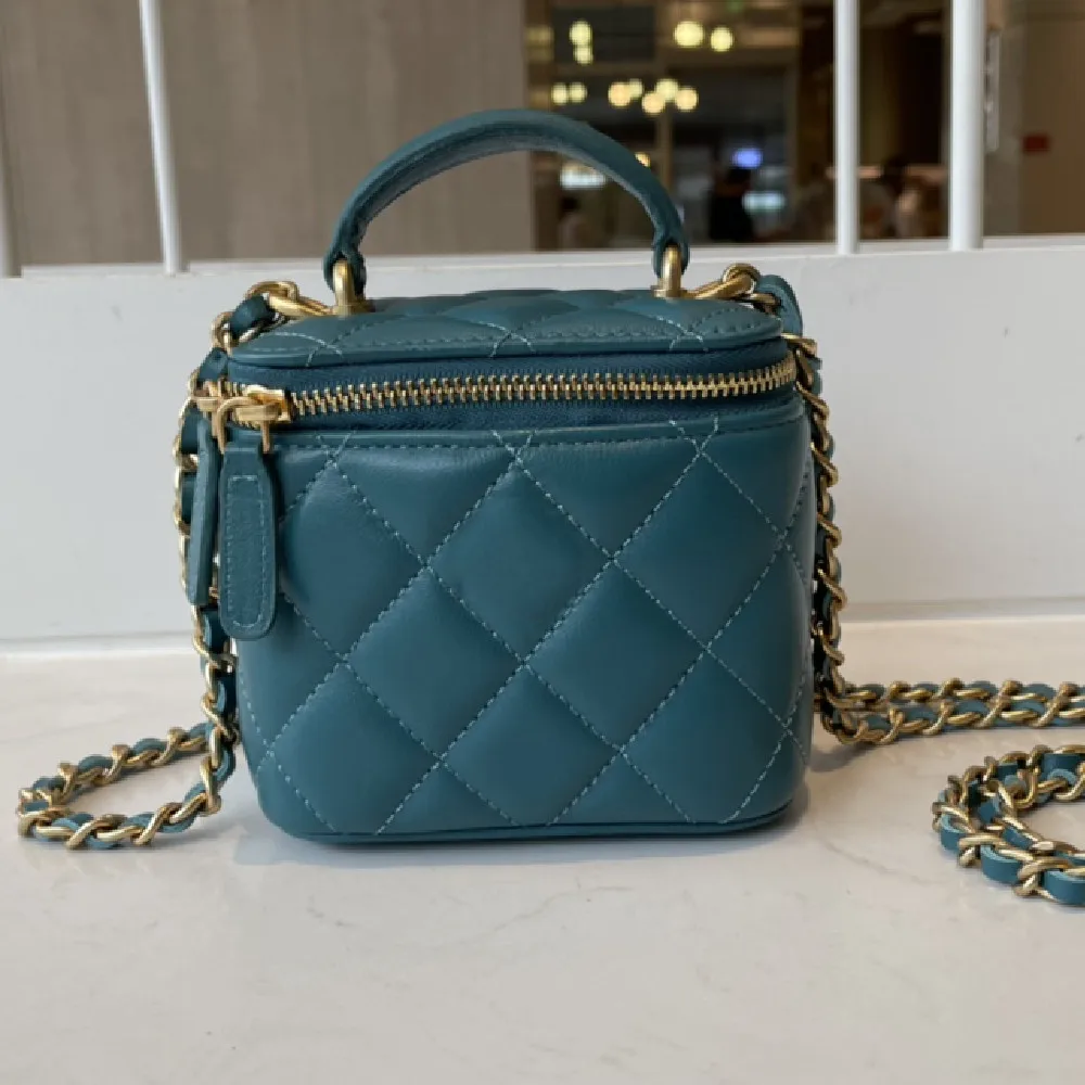 

2021 autumn and winter new ladies mini cosmetic bag luxury designer messenger bag girl shoulder bag leather chain bag