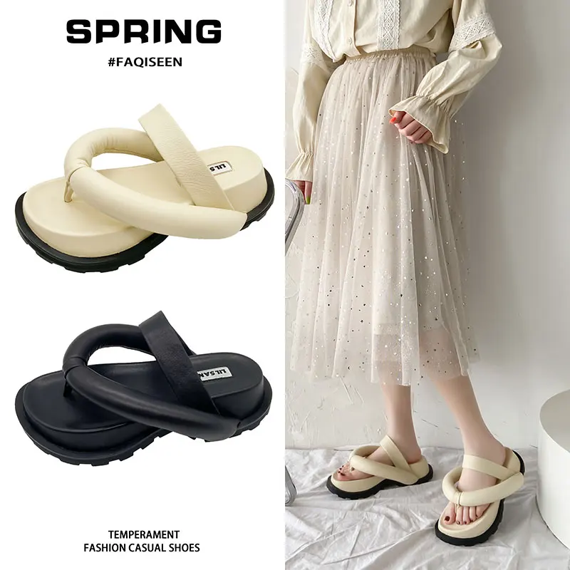 

Med House Slippers Platform Women Luxury Shoes Slides Pantofle Rubber Flip Flops Shale Female Beach Designer 2021 Flat Hawaiian