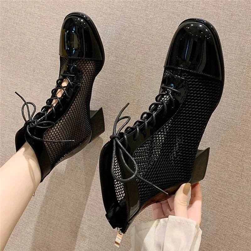 Zapatos De Mujer Пикантные полусапожки на квадратном каблуке с перфорацией Ботинки