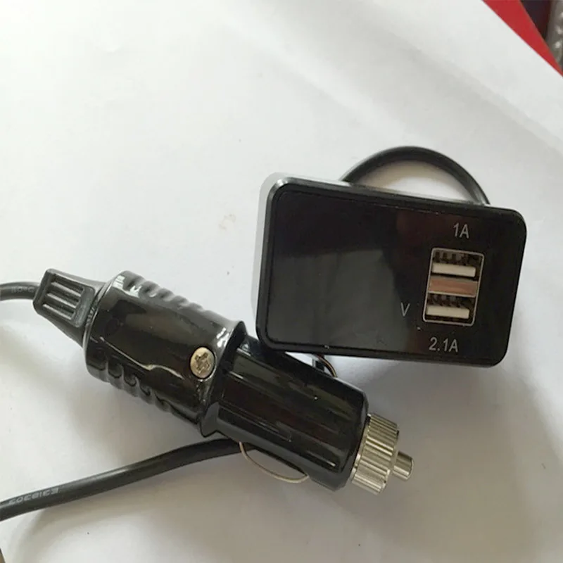 Автомобильное зарядное устройство 2 в 1 вольтметр с двойным USB аккумулятором