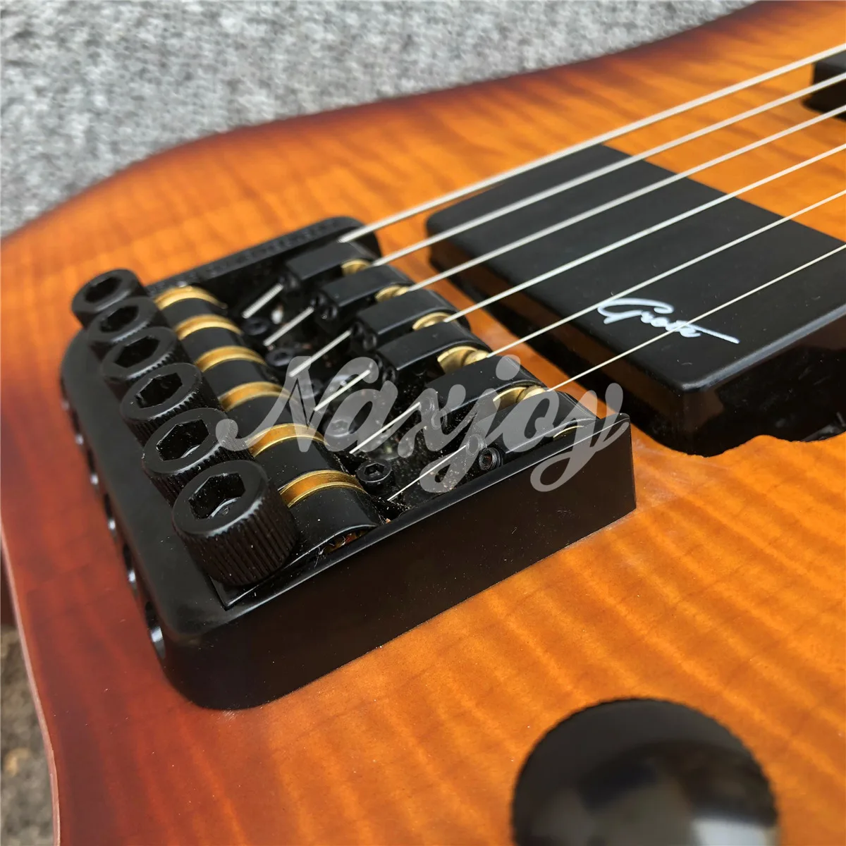 

Sunset Burst Maple Top Headless 6 Strings Electric Guitar Black Hardwares Solid Wood Guitrra