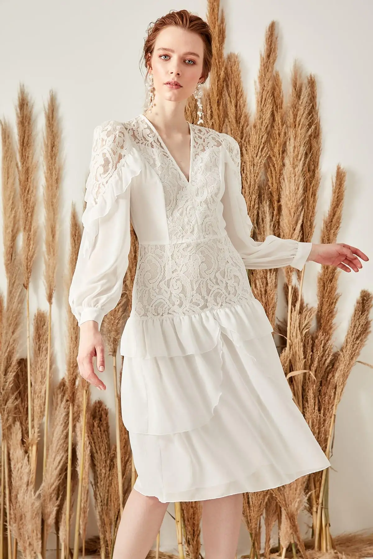 Trendyol белая кружевная деталь TPRSS19WU0005|Женские платья| |