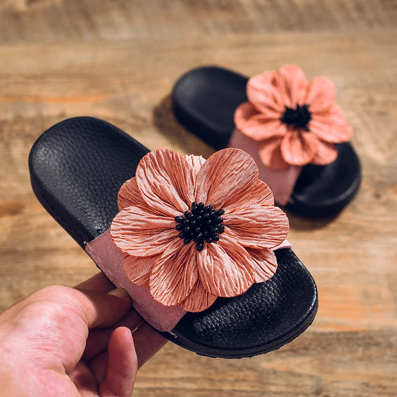 

Шлепанцы для девочек, Новинка лета 2021, стильные сандалии с цветочным рисунком, нескользящая домашняя обувь для маленькой принцессы