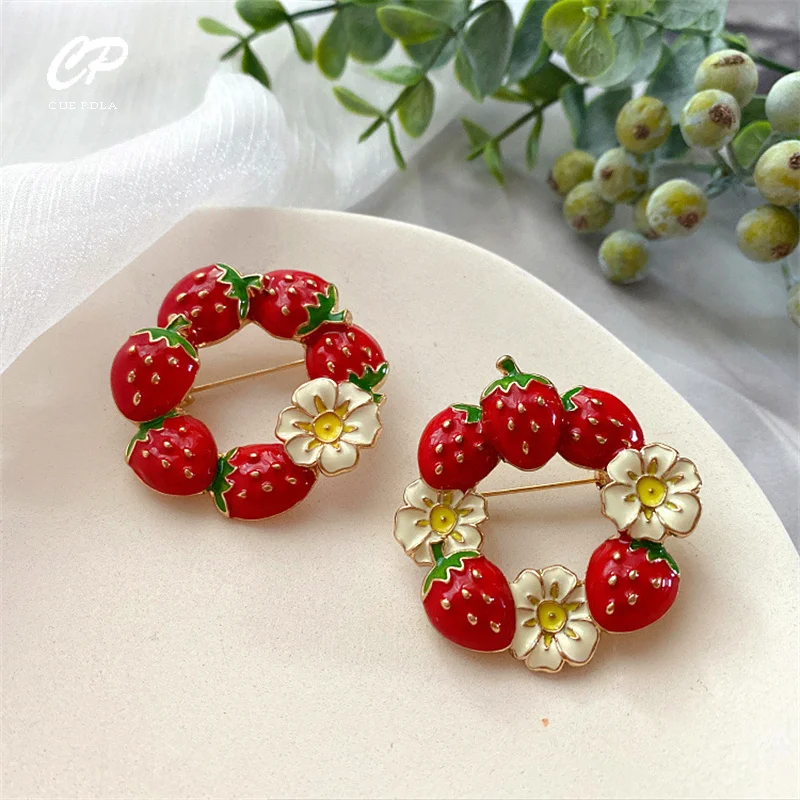 

Fresh and lovely high-end personality strawberry drip-glazed enamel brooch