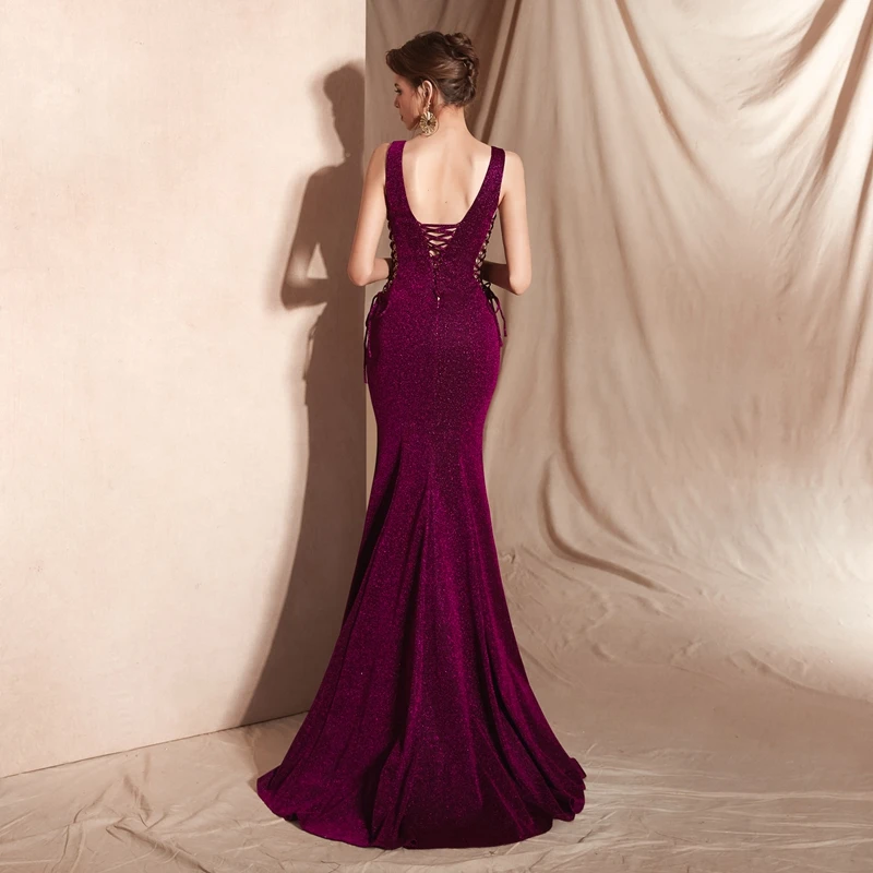 Женское вечернее платье с юбкой-годе розовое элегантное V-образным вырезом и