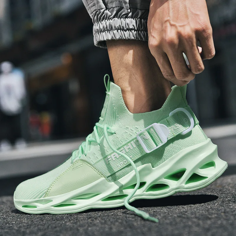 

New 2020 High Quality Lightweight Men's Casual Shoes Unisex Sneakers Breathe Women's Socks Shoes Classic Luminous Shoes
