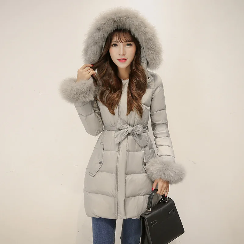 

Новая зимняя популярная женская пуховая куртка, модное плотное пальто с воротником из лисьего меха, женская уличная хлопковая куртка средн...