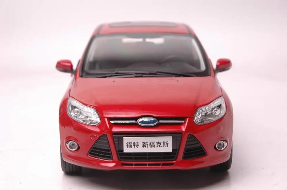 1:18 Модель литья под давлением для Ford Focus 2012 красный хэтчбек игрушечный автомобиль