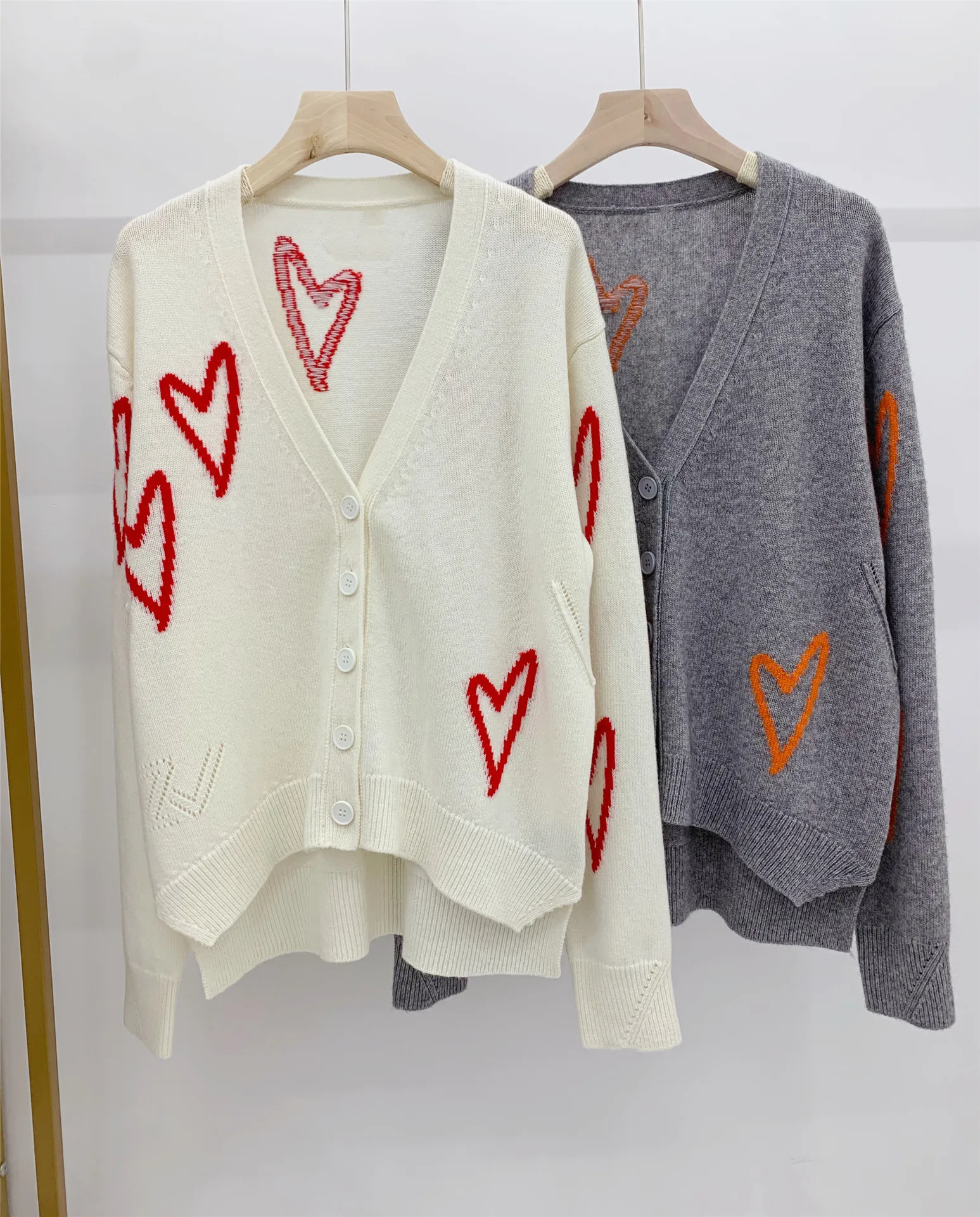 

2021 New Women Single Breasted Sweater Top Heart Jacquard V-Neck Front Short Back Long 100% Cashmere Lady Slim Knit Cardigans