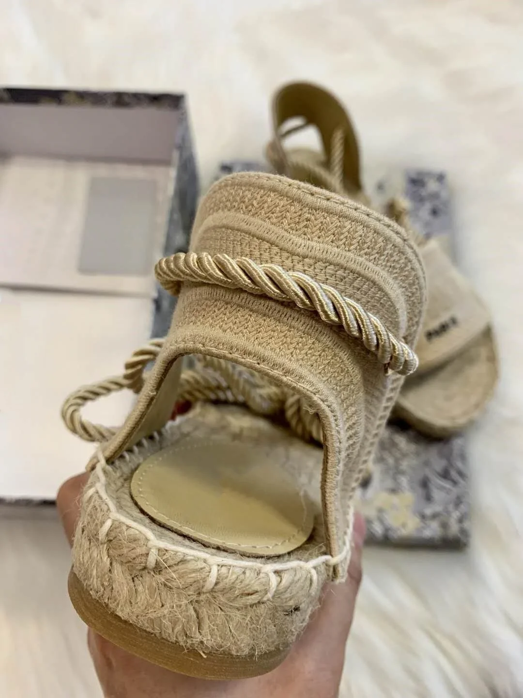 2020 Lastest Platform sandals women designer shoes , Fashion Wide Flat espadrille Summer Outdoor Causal rope ankle strap Sandals enlarge