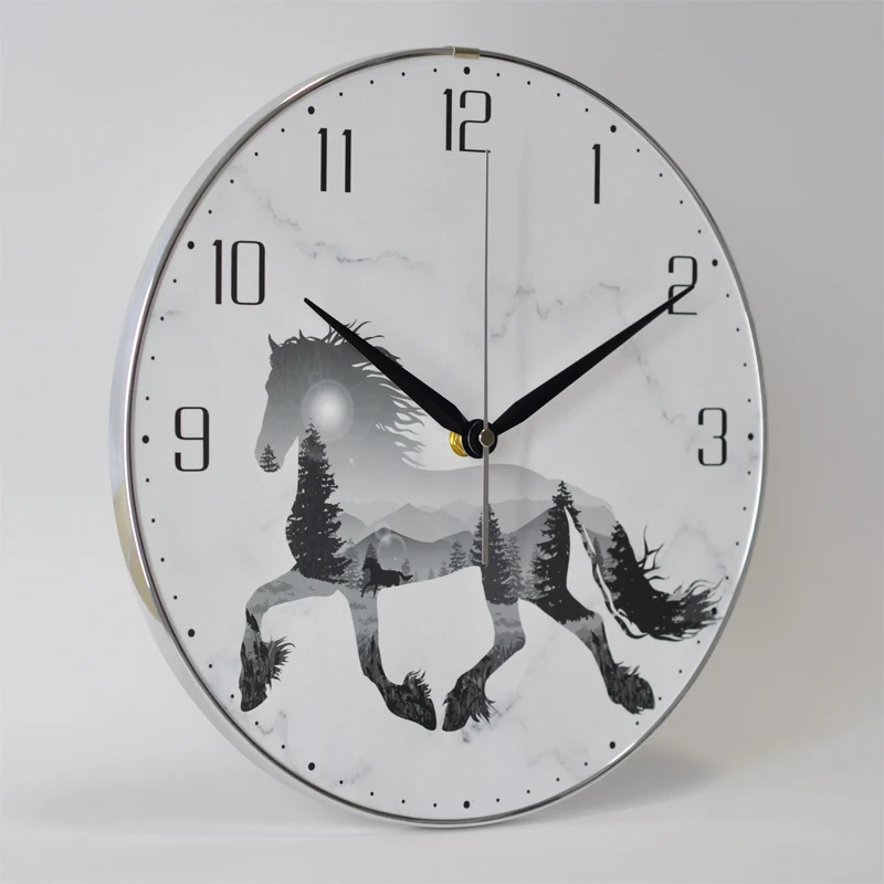 

12 дюймов современный дизайн бегущая лошадь белый с серебряным ПВХ Круглый МДФ настенные часы бесшумные