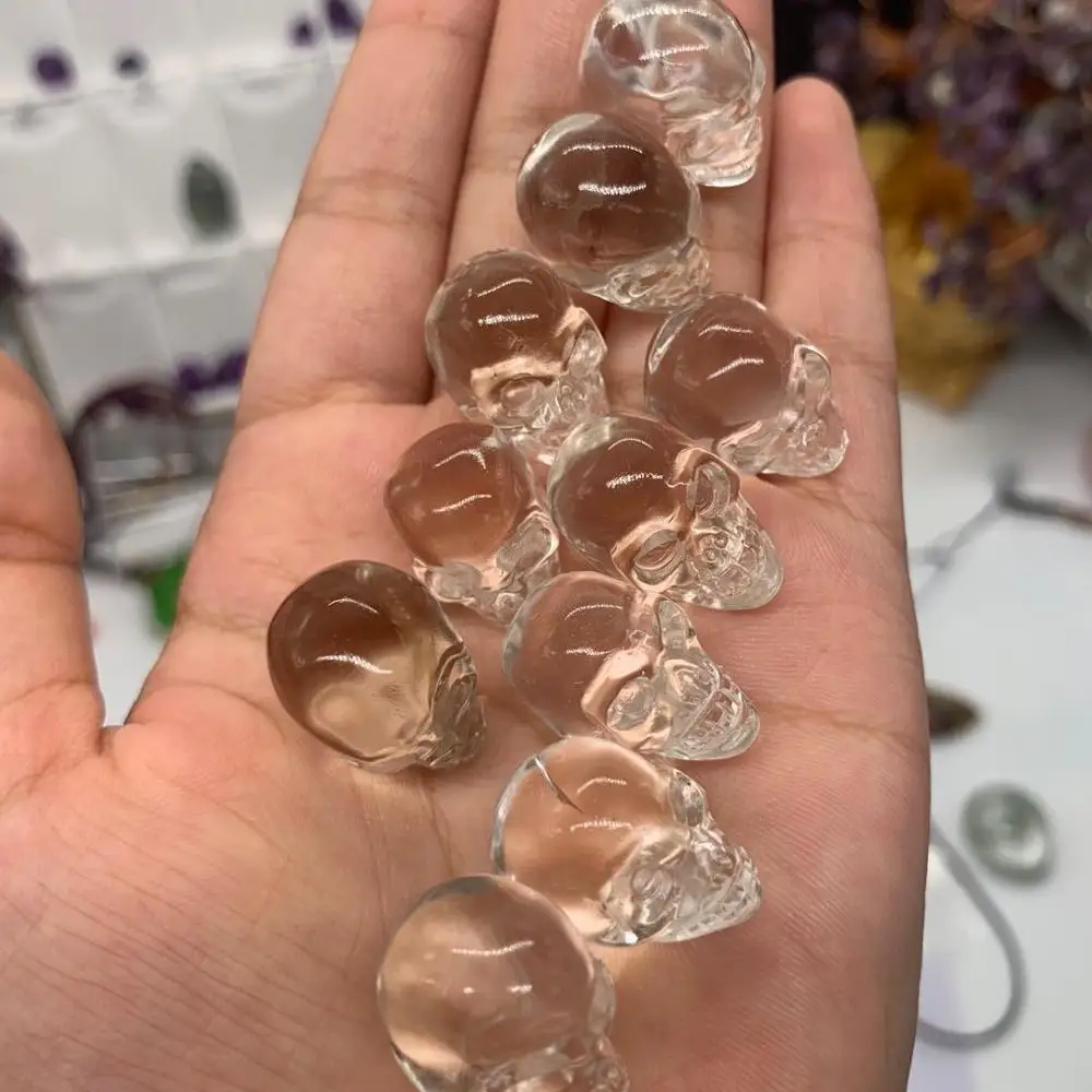 

10 крошечных искусственных кварцевых хрустальных черепов, вырезанных руками