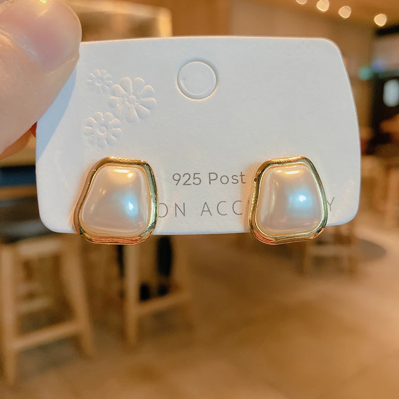 

French irregular retro geometric pearl earrings Korean style simple temperament earrings exquisite Trend Women Jewelry Earrring