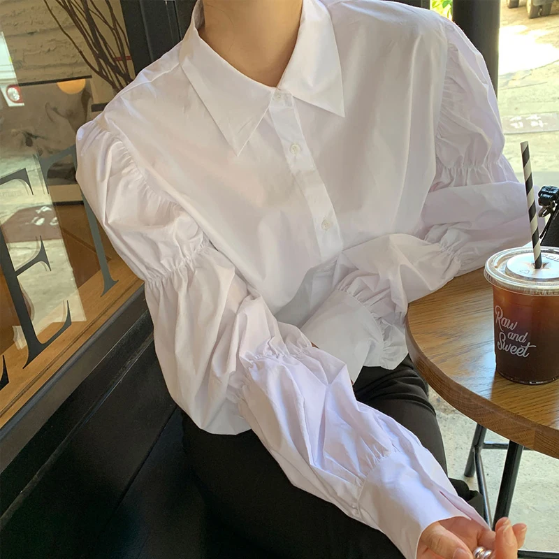 

shirt women's design sense is small and unique French top women's summer bubble sleeve Hong Kong style retro base shirt