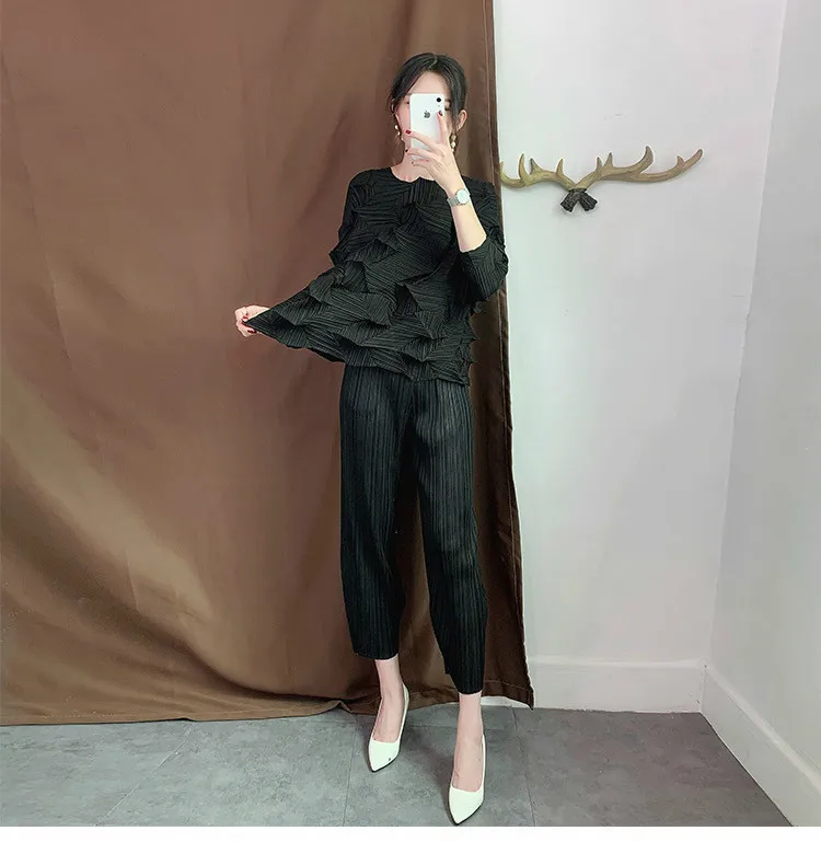 Большие размеры, футболки, осенние женские, большие, эластичные, Miyake, плиссированные, с круглым вырезом, однотонные, свободные безрукавки для женщин, 45-75 кг