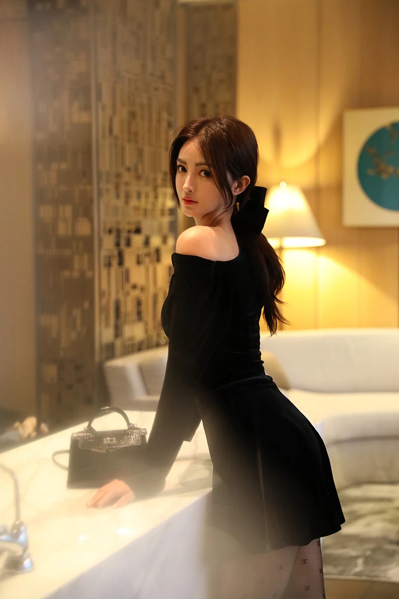 

French shoulder swing collar design high elastic velvet long sleeve top short half skirt suit