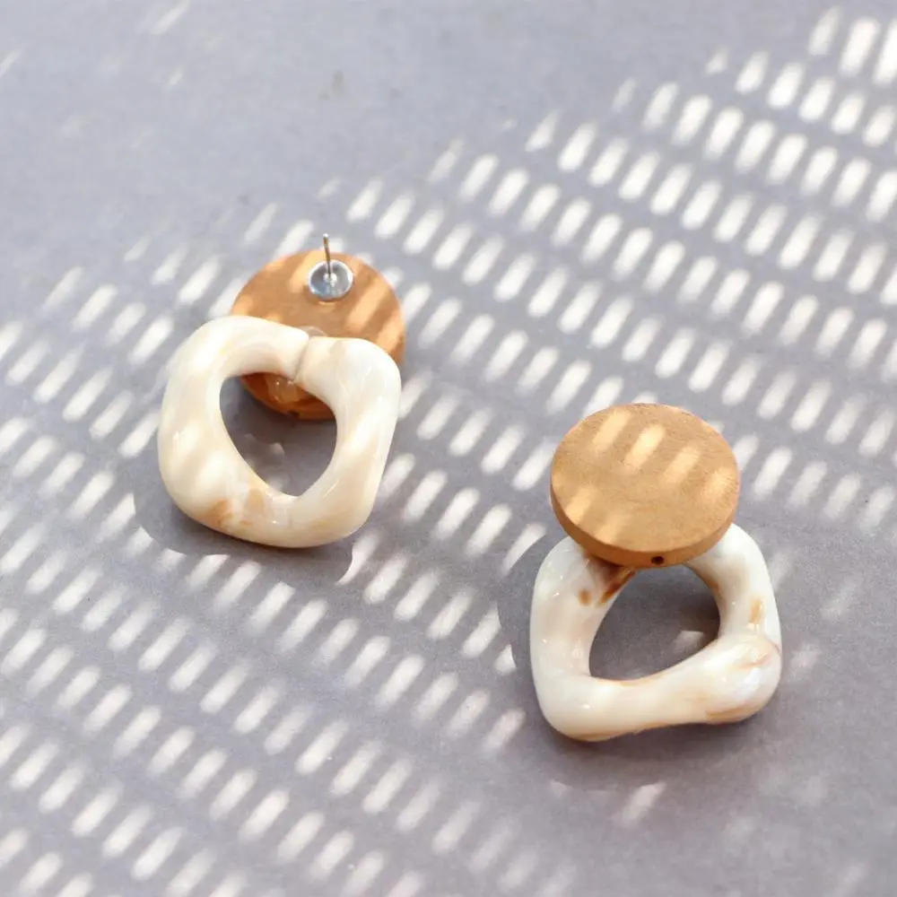 Акриловые круглые серьги из смолы эффектные для женщин квадратные