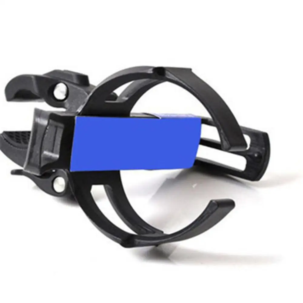 Велосипедная стойка для бутылки воды свободно висящая на горном велосипеде