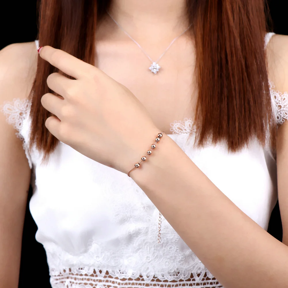 Женский браслет с маленькими шариками цепочкой из звеньев под розовое золото