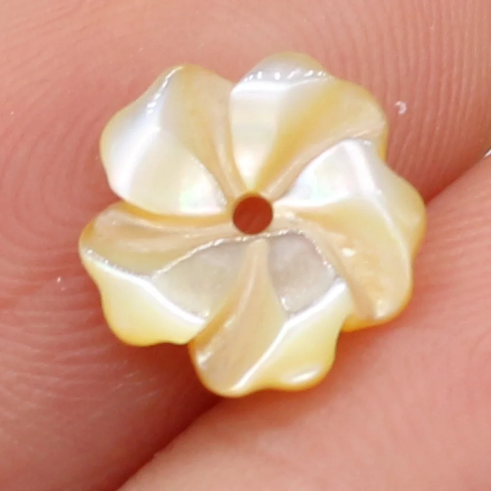 

5Pcs Natural Seawater Hand-Carved Petal-Shaped Shell Pendant Beads for Jewelry Making Bracelet Necklace Accessories Gift 10x10mm