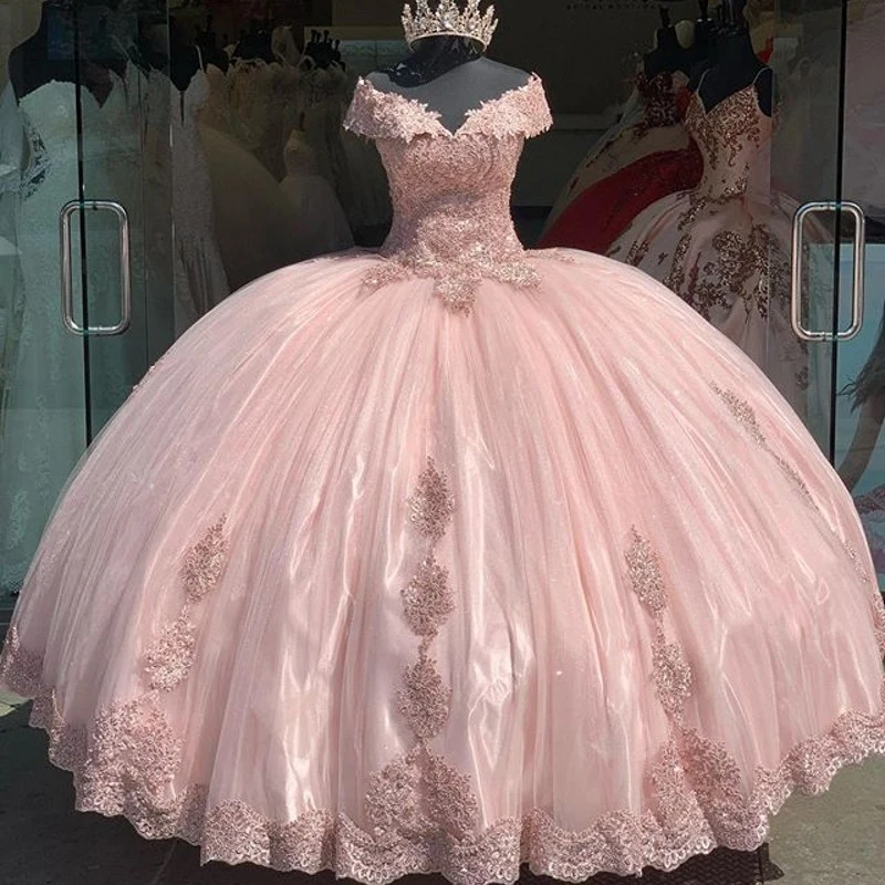 Фото Женское бальное платье с открытыми плечами Розовое Кружевное аппликацией