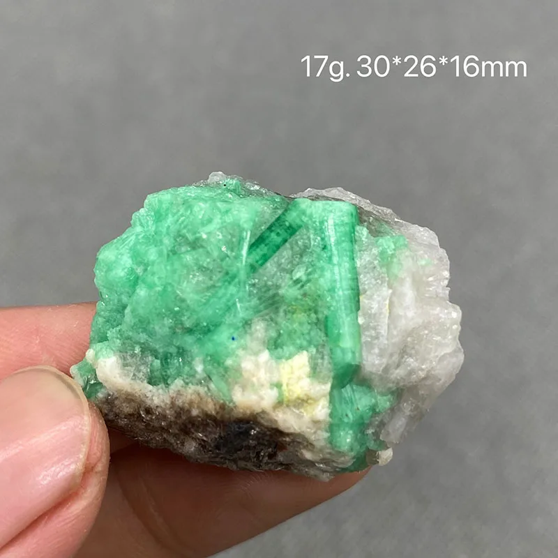 100% Natural green emerald mineral gem-grade crystal specimens stones and crystals quartz crystals