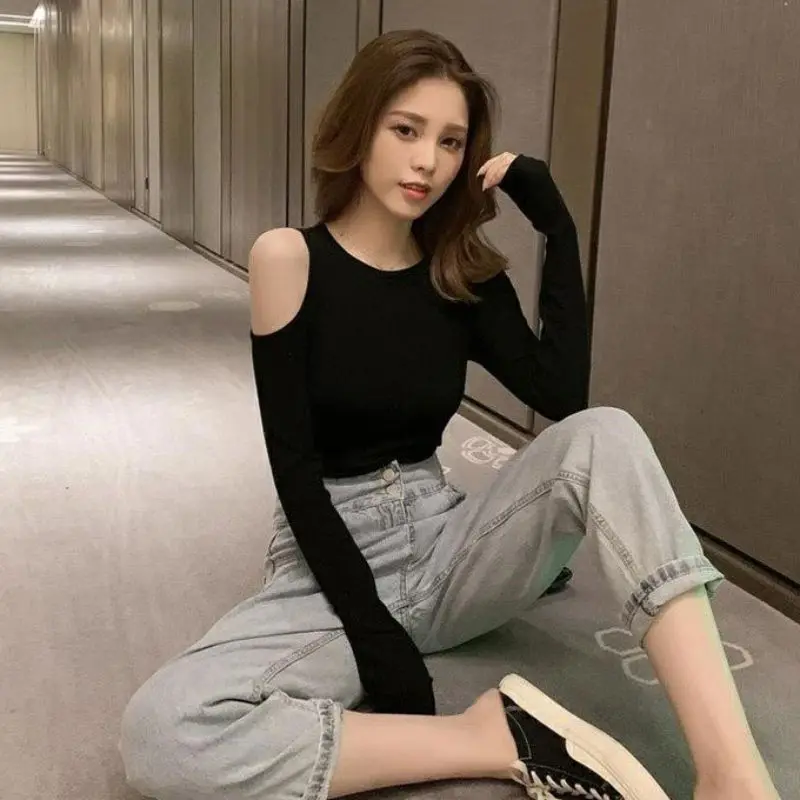 Женский модный осенний свитер с открытыми плечами черный Свободный вязаный