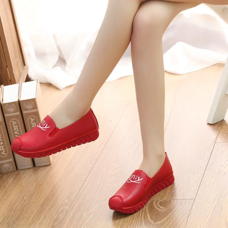 

Women's White Running Flats Round Toe Slip On Casual Travel Sneakers Woman 2021 New Fashion Solid Color Soft Flat Sneaker Women