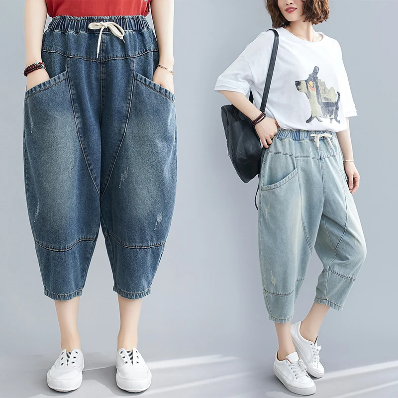 

Летние артистичные белые джинсы в стиле ретро с царапинами для пышных девушек, свободные стройнящие эластичные Капри с поясом, женские шаро...