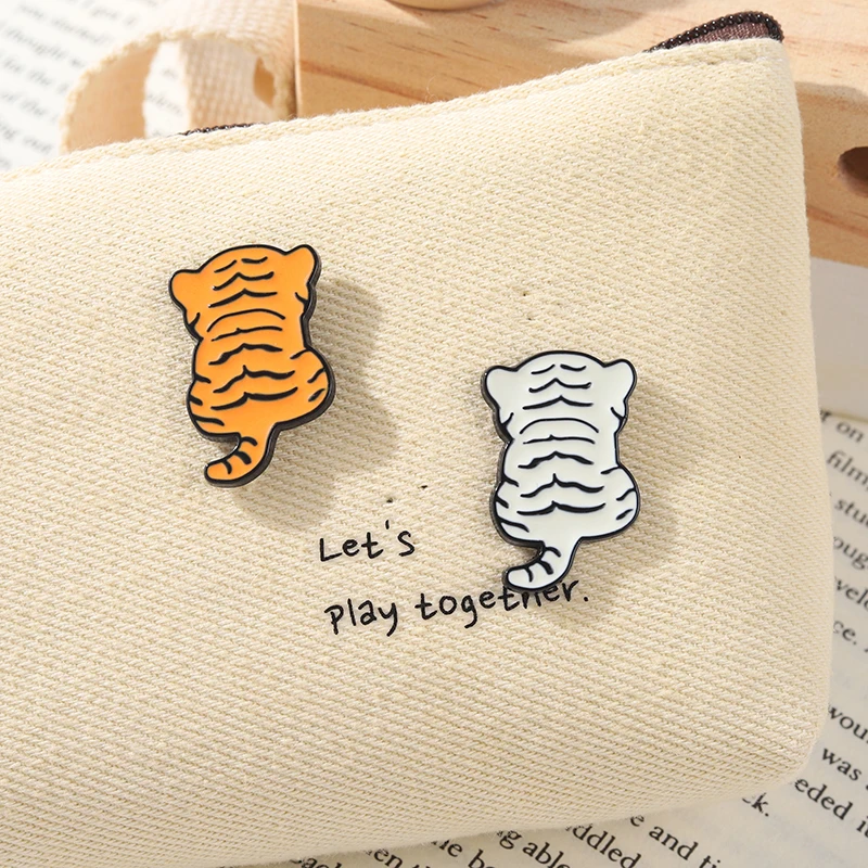 

Custom Small Tiger Back Enamel Pin Cartoon Animal Brooches Clothes Cowboy Bag Holiday Gift Shoe Bag Badge Gift Wholesale