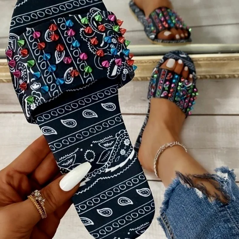 Обувь без застежки Женские пляжные сандалии Кожаные шлепанцы Шлепанцы задника с