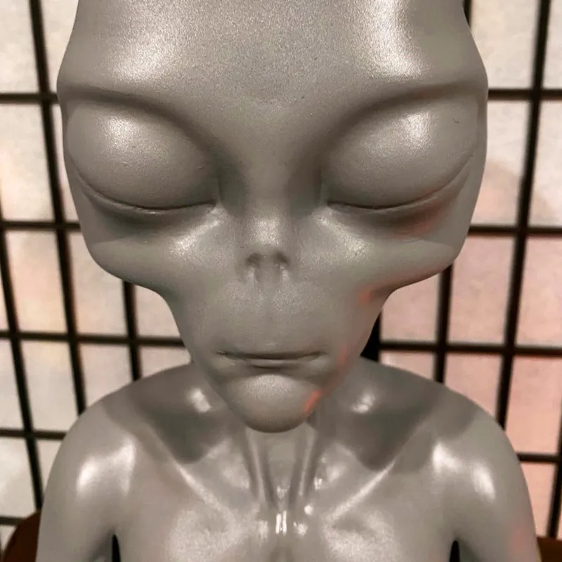 

Meditating Alien Decoration Resin Garden Decoration Meditating Alien Figurines Office Creative Gifts