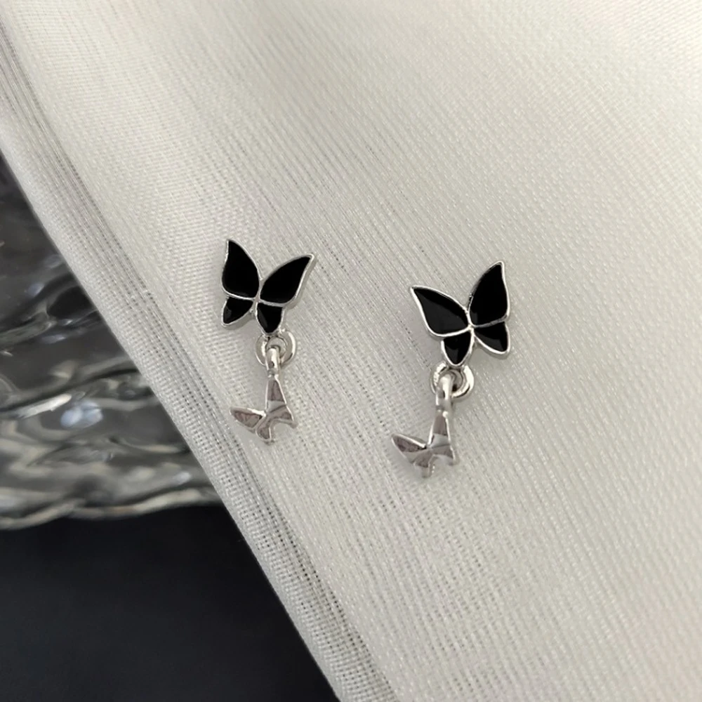 

Bohemia Hiphop/Rock Is The Butterfly Earrings Contracted Temperament Trendy Small South Korea Retro style Women Stud Earrings