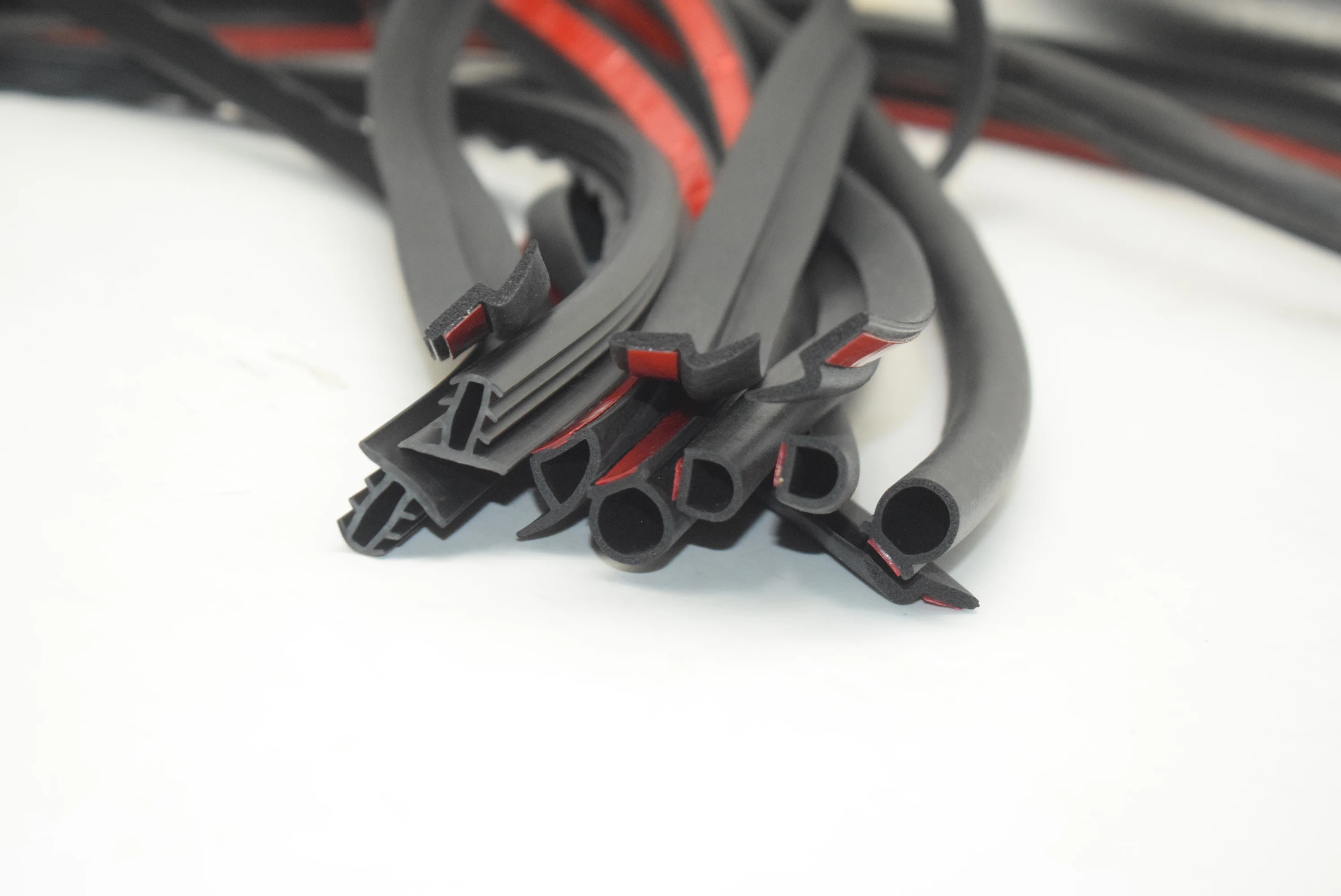 Автомобильный резиновый уплотнитель резиновая шумоизоляция водонепроницаемая