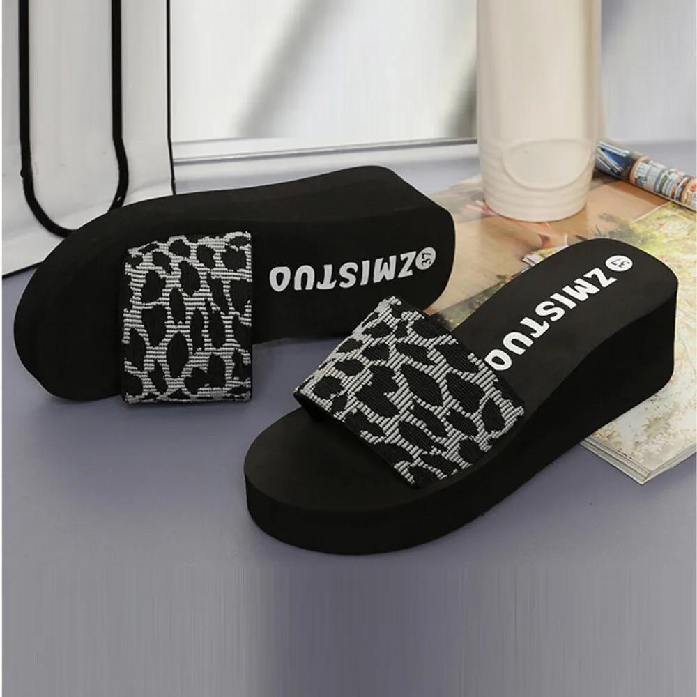 

2021 Slippers Slope with Flat Slippers Beach Slope with Sponge Cake Slope with Flip Flops Fashion Ladies Summer Flat Slippers