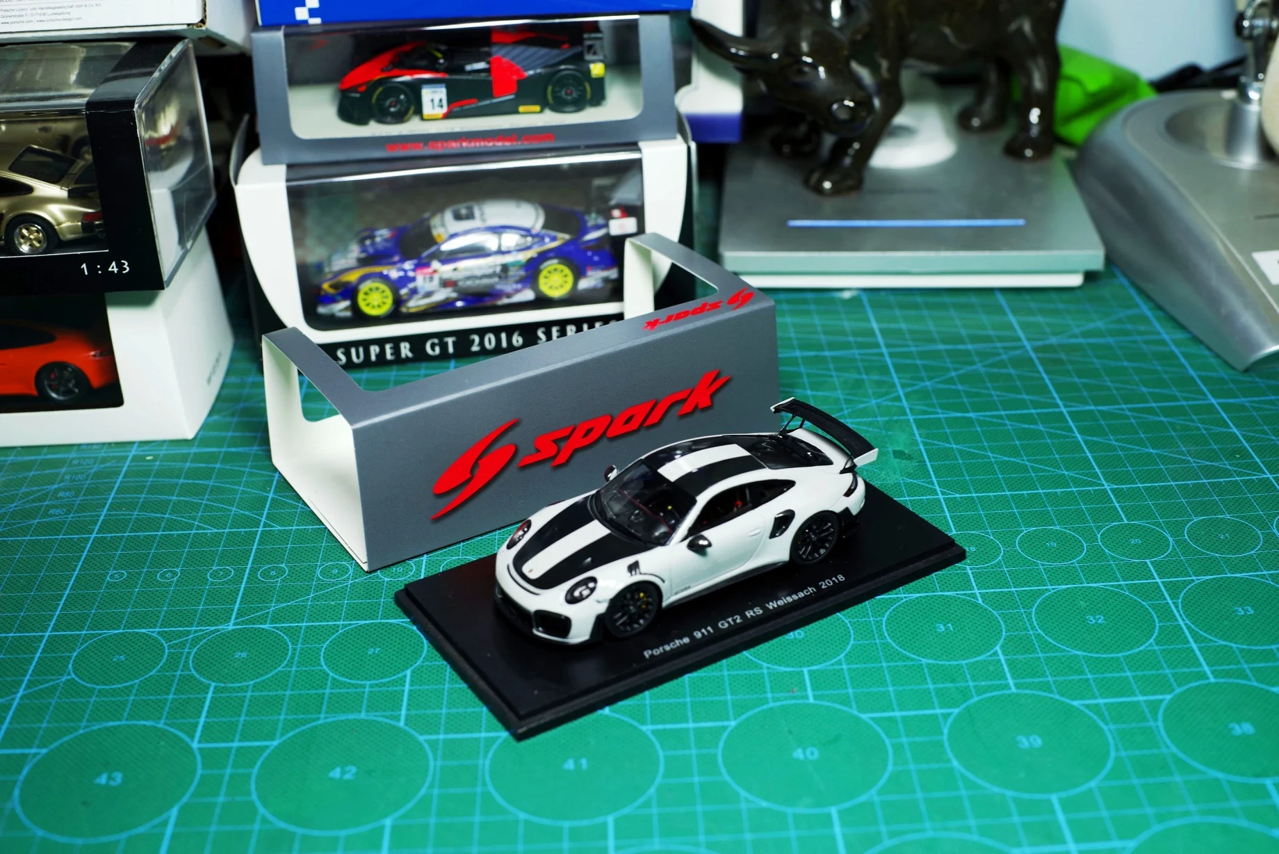 

SPARK 1/43 alloy die-casting car model Porsche GT2 RS Weissach high-end collection family gift