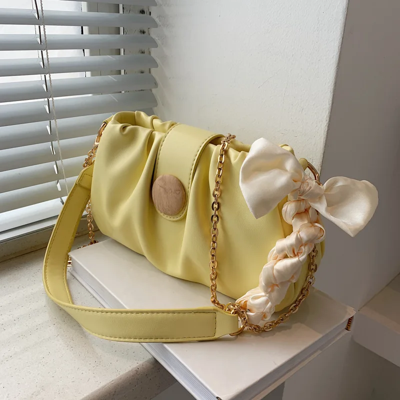 

Женская плиссированная сумка, новинка 2021, однотонная сумка через плечо из мягкой искусственной кожи с бантом, сумка-мессенджер на цепочке, с...