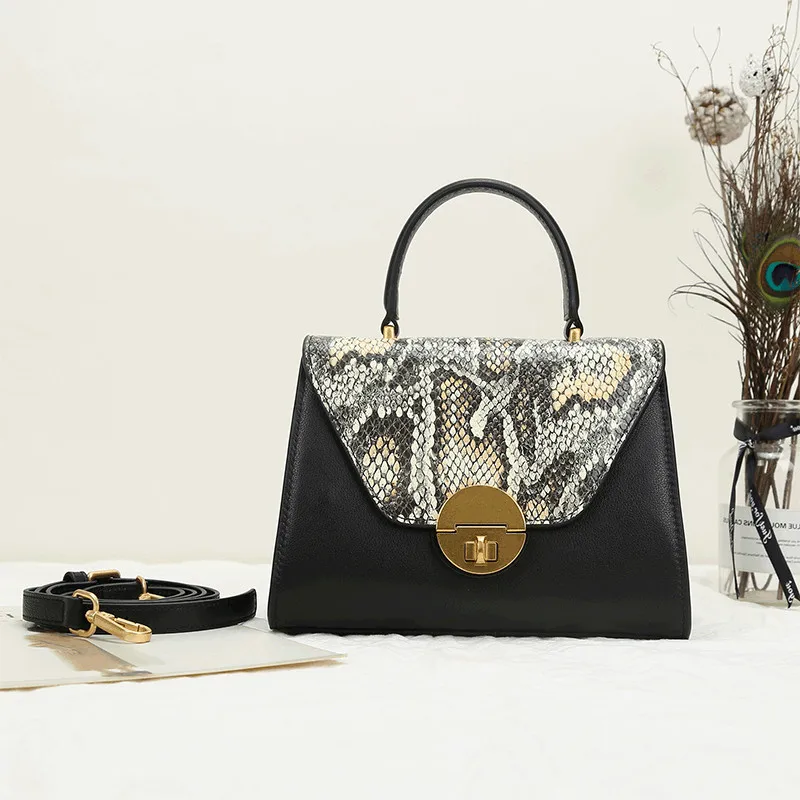 Кошелек из натуральной коровьей кожи с узором под змеиную кожу золотистого цвета