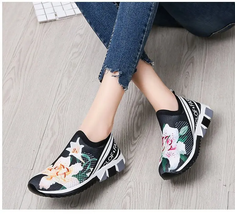 Женские кроссовки на вулканизированной подошве дышащие эластичные разных