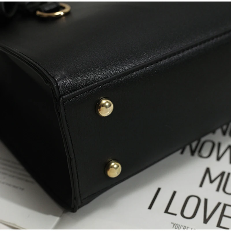 Сумка-мессенджер женская из экокожи саквояж на плечо в деловом стиле черного