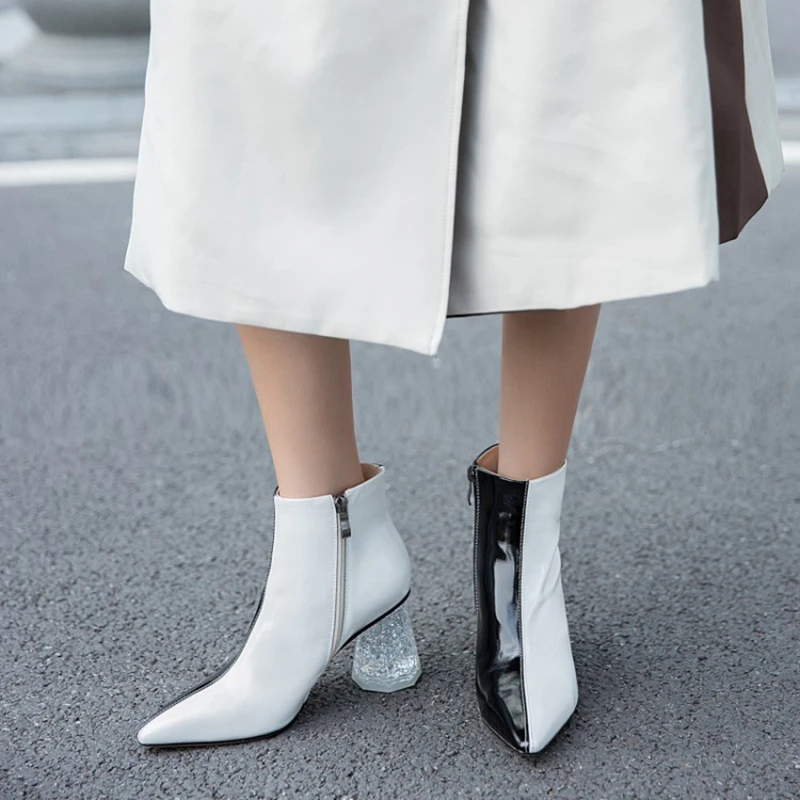 

Новинка 2020 года; Сезон осень-зима; Модные ботинки с острым носком; Женские ботинки из коровьей кожи на каблуке с серебряными кристаллами; Цве...