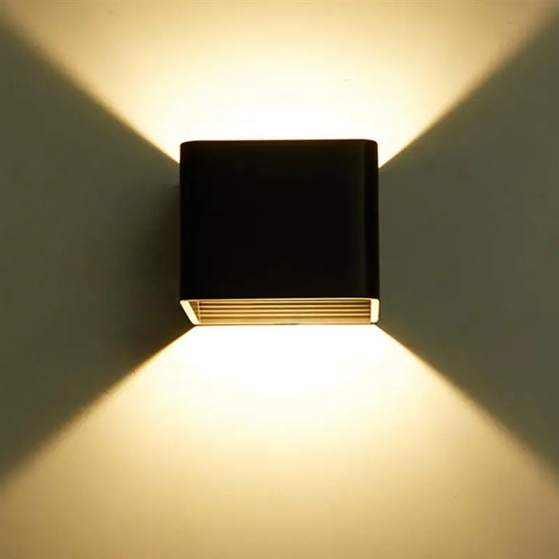 Компактная и квадратная двухголовая настенная лампа прикроватная Прихожая